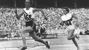 1956 Betty Cuthbert wins 200 metrre HSIL