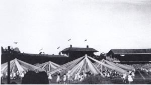 Queens visit maypole